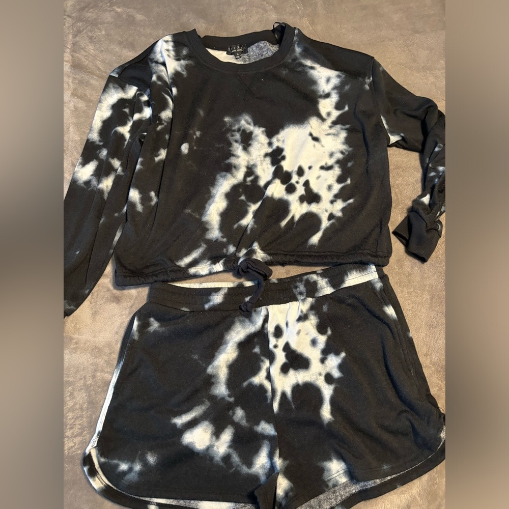 Francesca’s Tye Dye Set